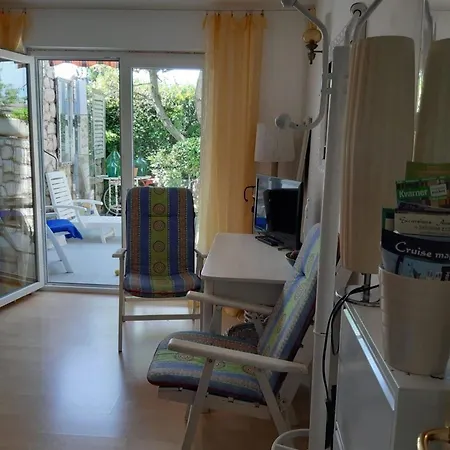 Kleine In Mit Kleiner Terrasse アパート