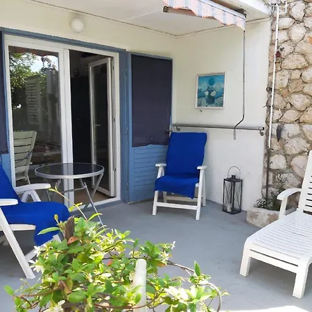 Kleine In Mit Kleiner Terrasse