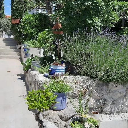 Kleine In Mit Kleiner Terrasse *